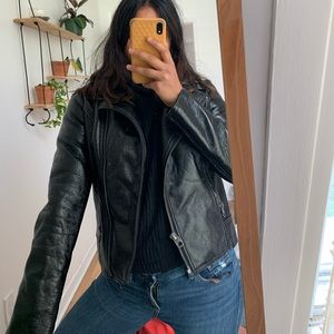 🖤 GUESS faux leather jacket in shiny black 🖤